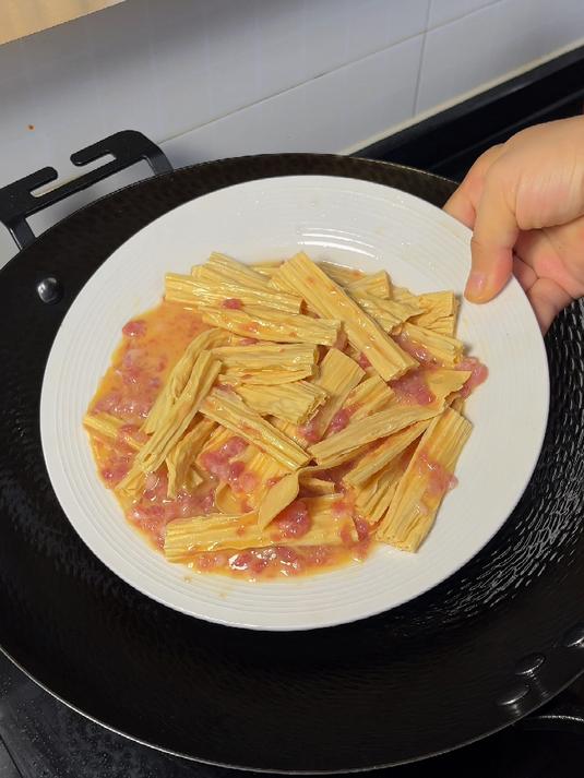 非常简单的一道家常菜,葱烧腐竹