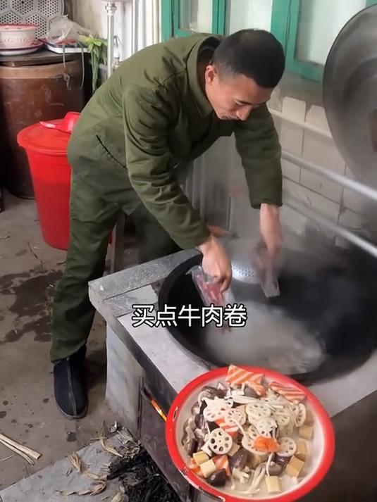 我怎么感觉我被骗了呢,但是这麻辣香锅真的太香了,火锅底料大家可以尝尝#春日收藏家#