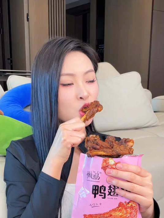 最近迷上了这个风干鸭翅根！关键是配料巨干净_