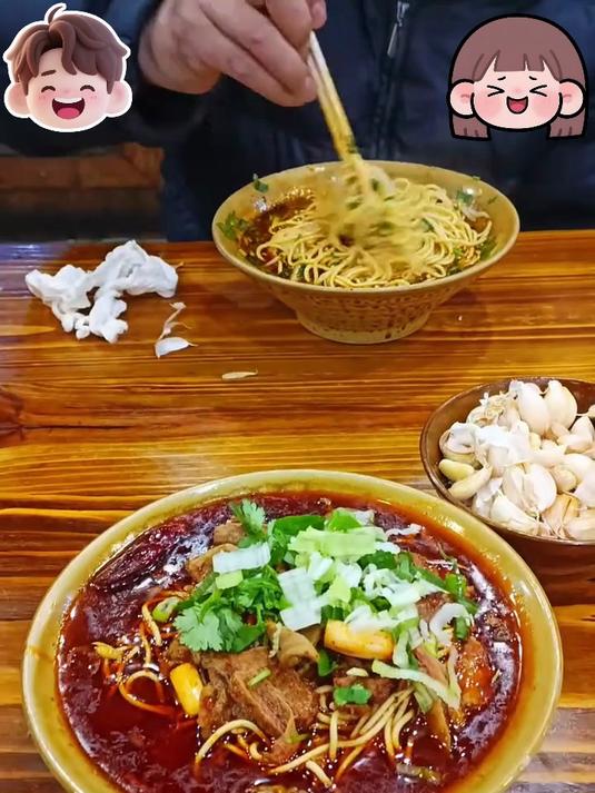 认准牛诸葛襄阳牛肉面！红油裹面超够味，配黄酒绝了