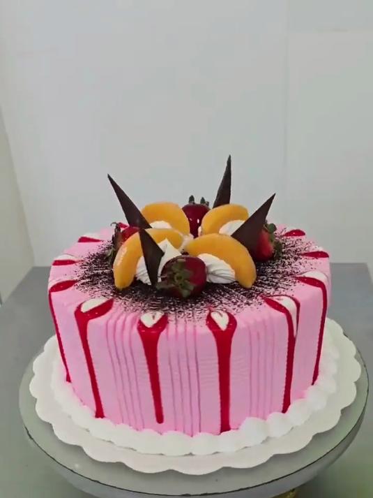 原来生日蛋糕是这样做出来的，太不可思议了