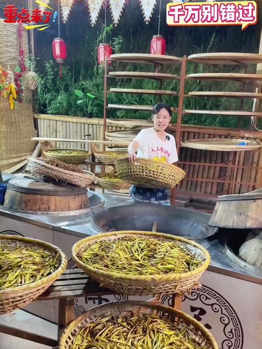 黄花菜营养价值非常的高,穿家里有老人小孩的一定要多吃