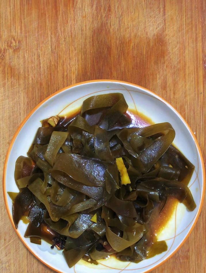 海带怎么煮才能软烂,加水小火煮5分钟就行