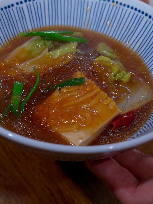 天凉来一锅猪肉白菜炖粉条，简直太美味了