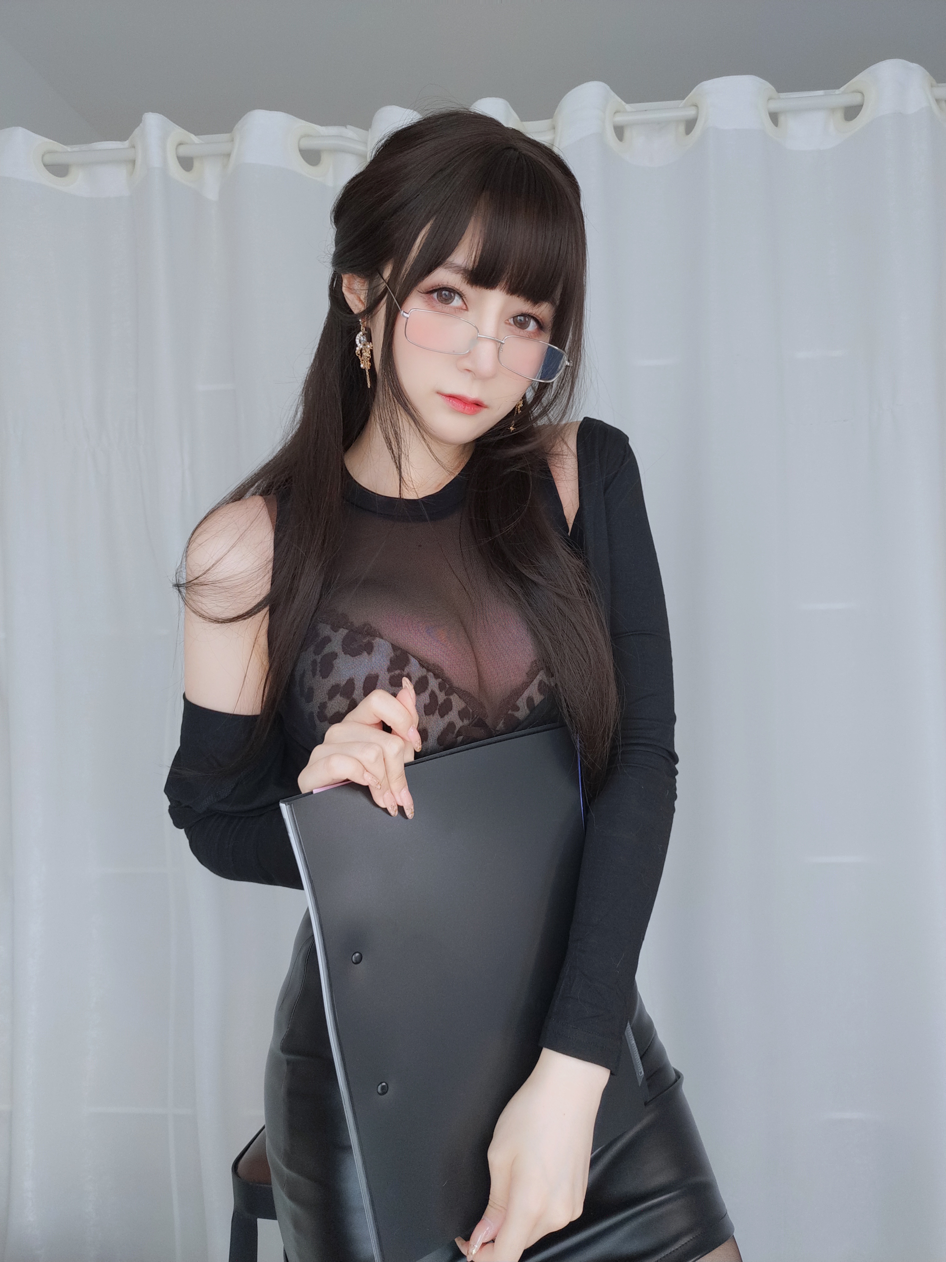 图片[4]-Coser小姐姐白银 NO.156 — 黒糸女上司 [46P+3V315M]-六色网