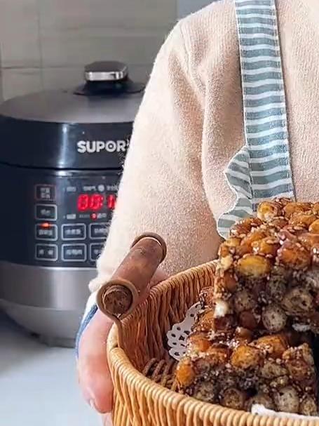 想吃老家的松子糖了,婆婆自己做也很简单,香甜酥脆就是小时候的