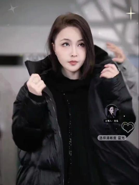 溶溶「暖意松弛」RONGRONG 90白鸭绒缎面蓬松锁绒短款羽绒服来啦