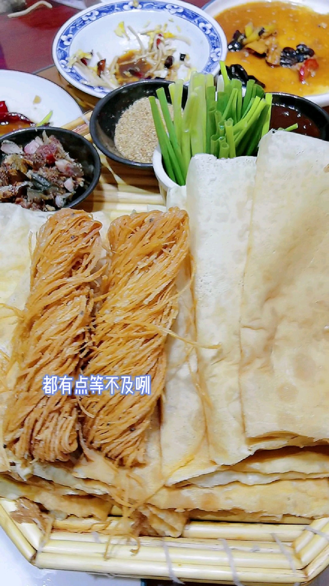 保定西二环吃煎饼卷大葱,胶东小海鲜量大鲜活,煎饼是yyds,你不会反对吧?