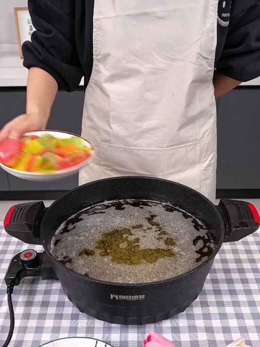 家里有了这个大功率电炒锅，再也不用担心做饭时间久，太方便了