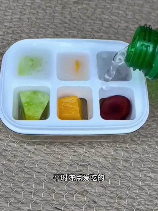 迷你冰格来救场!小巧设计不占冰箱,快速冻出好冰块