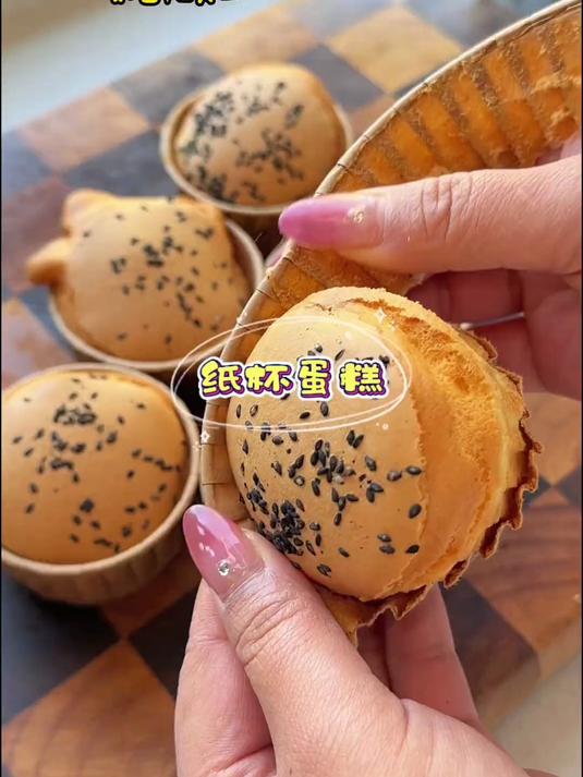 纸杯蛋糕在家做简单又好吃，一次成功，一点都不比外边买的差