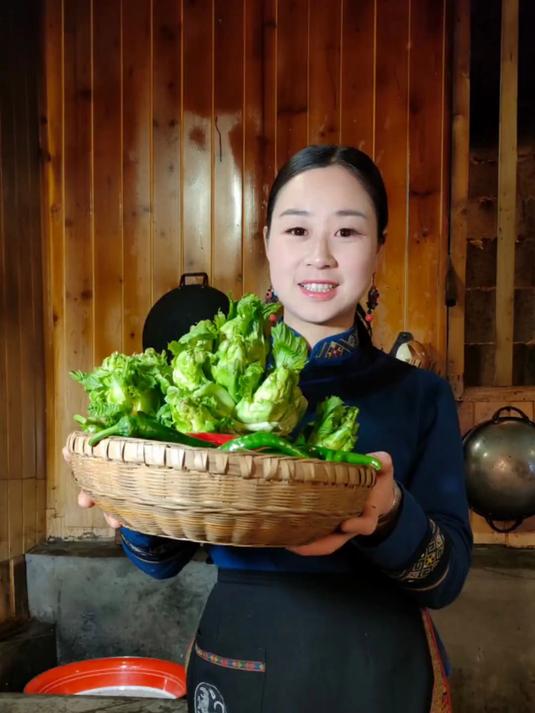 儿菜这样烧火锅,跟吃腊肉一样香