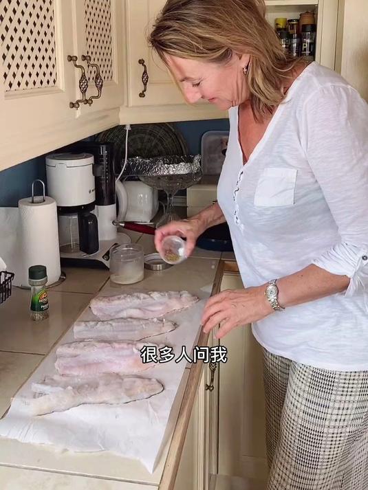 挪威公公的女友教我做鳕鱼,看起来很美味!
