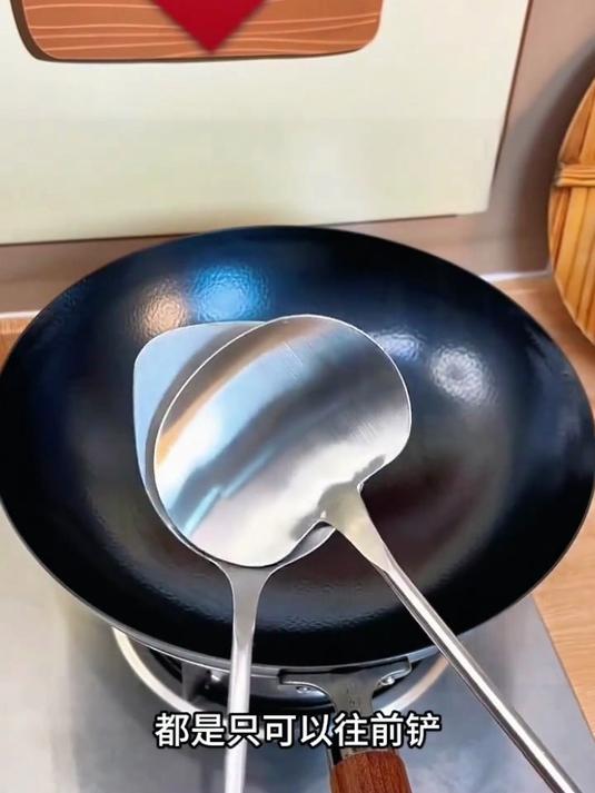 既是铲子又是一个勺子 既可以炒菜又能盛带汤汁