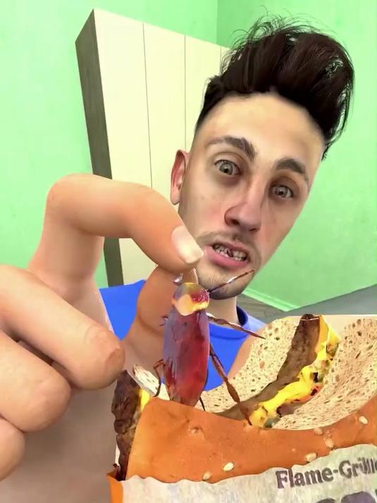 他在自己的汉堡王巨无霸汉堡里发现了一只蟑螂