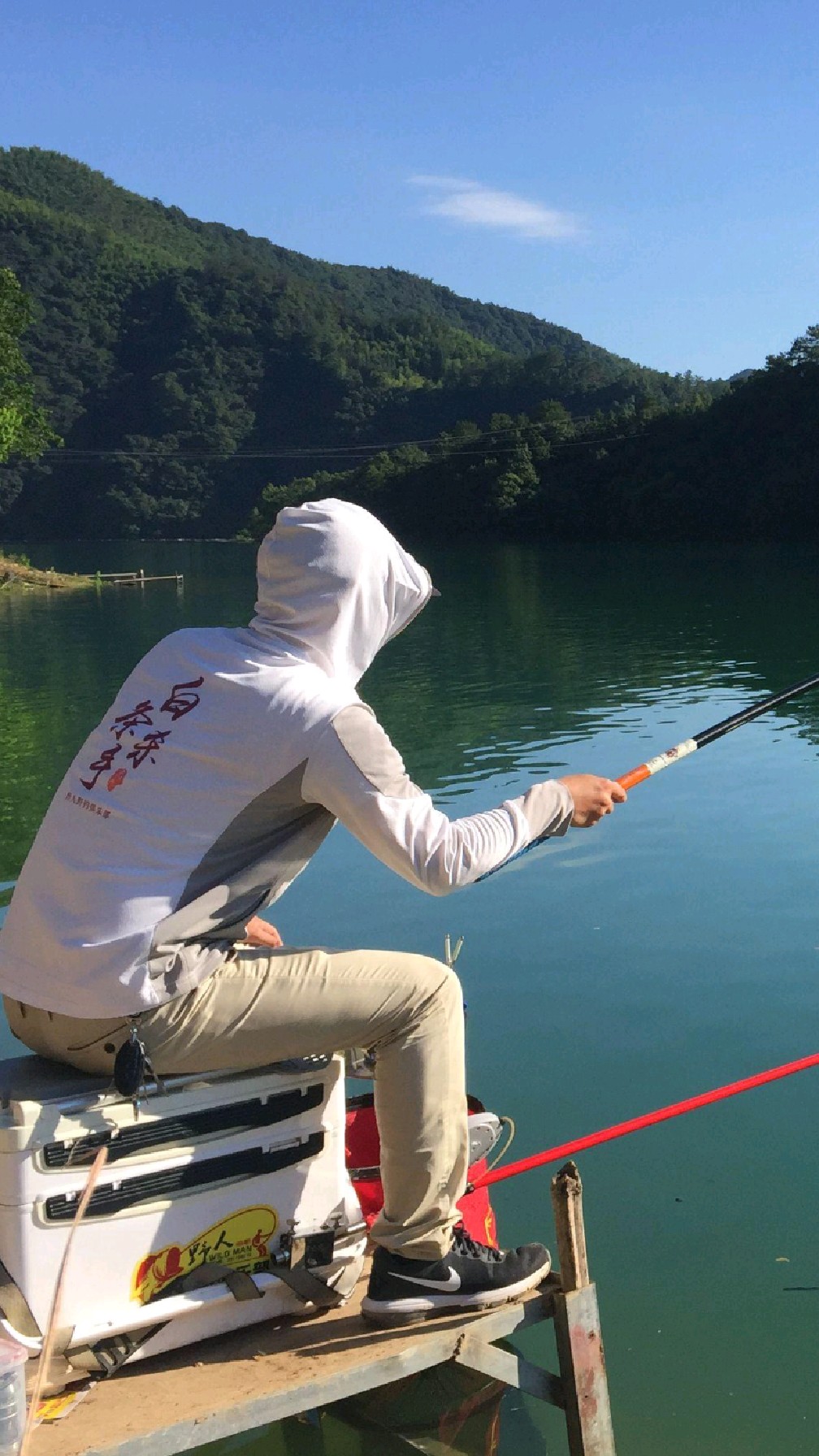 凭一根钓鱼竿,年赚8个亿