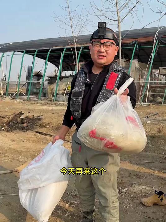 今天解锁学撒网以来抓到的最大的一条鱼,大家猜猜有多重