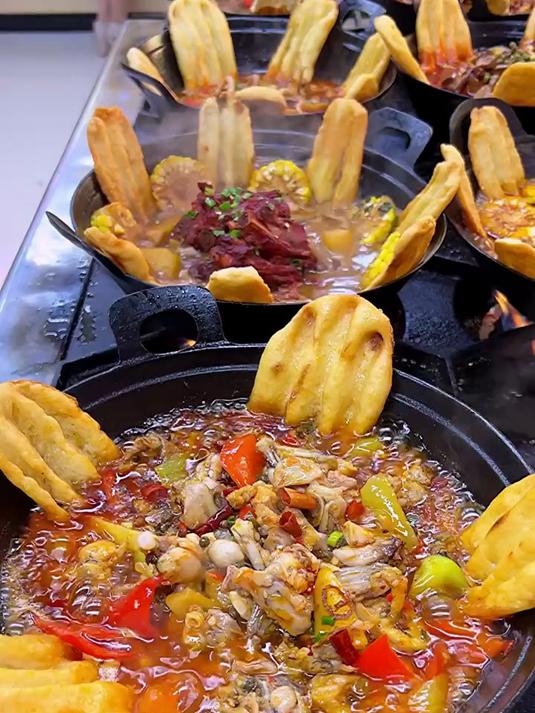 特色小地锅,六大口味,小店不大全是回头客,好吃不贵,经济实惠