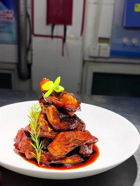 本帮熏鱼这样做好吃好看,老醋汁酸甜鲜香,金黄酥脆
