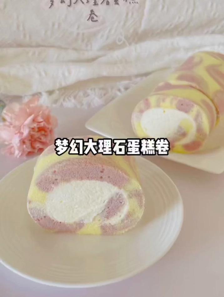 冰凉的奶油搭配软软的紫薯蛋糕