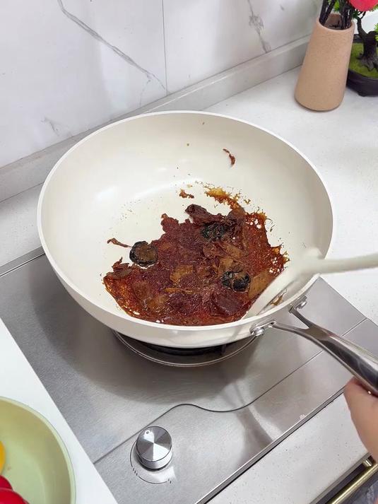 陶瓷无氟不粘炒锅家用炒菜锅无氟涂层平底锅燃气灶电磁炉专用。陶瓷不粘锅#618##618省心