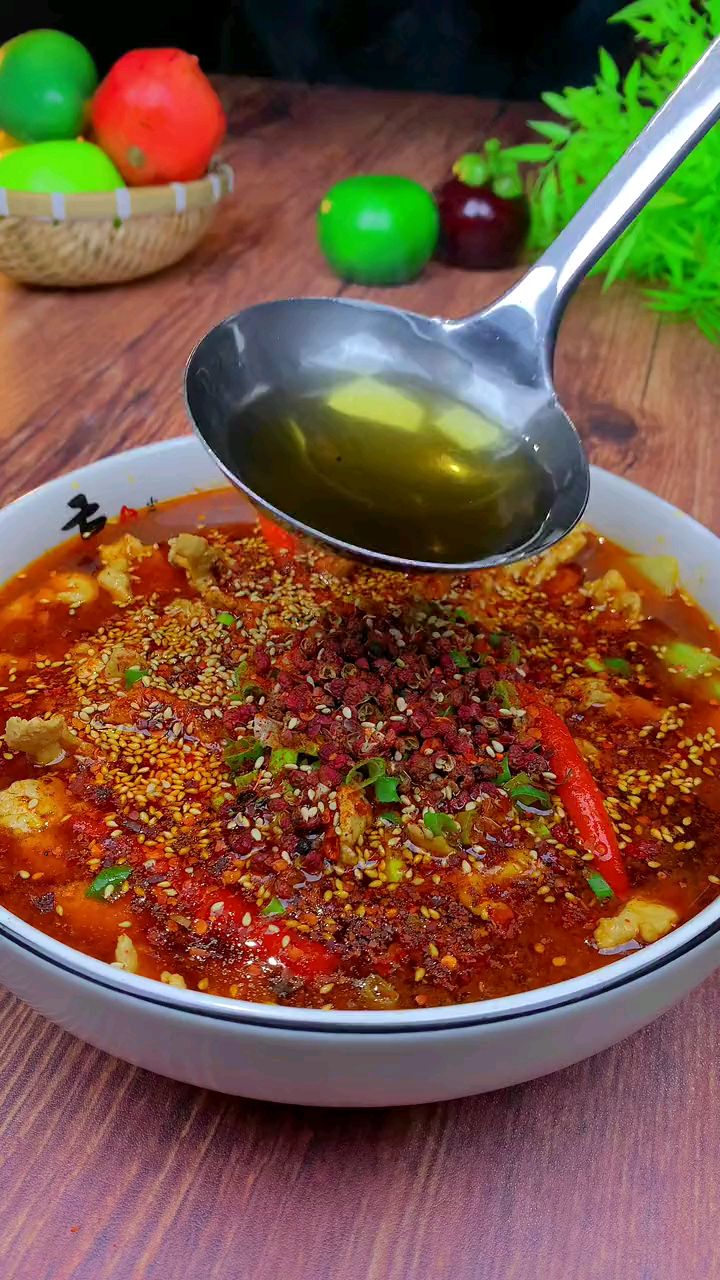 水煮牛肉很多人都爱吃,但是不会做,今天和大家分享一道家常简单的做法