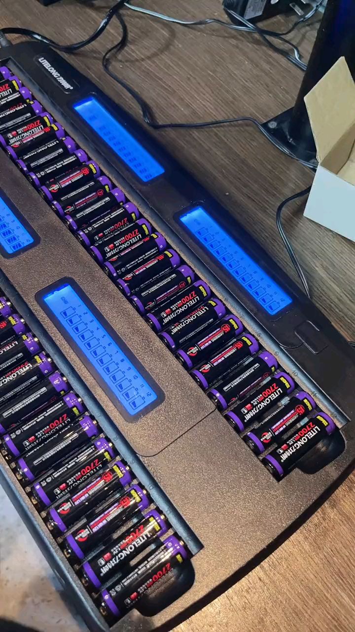 生活总是一地鸡毛,但总有人与你相伴~