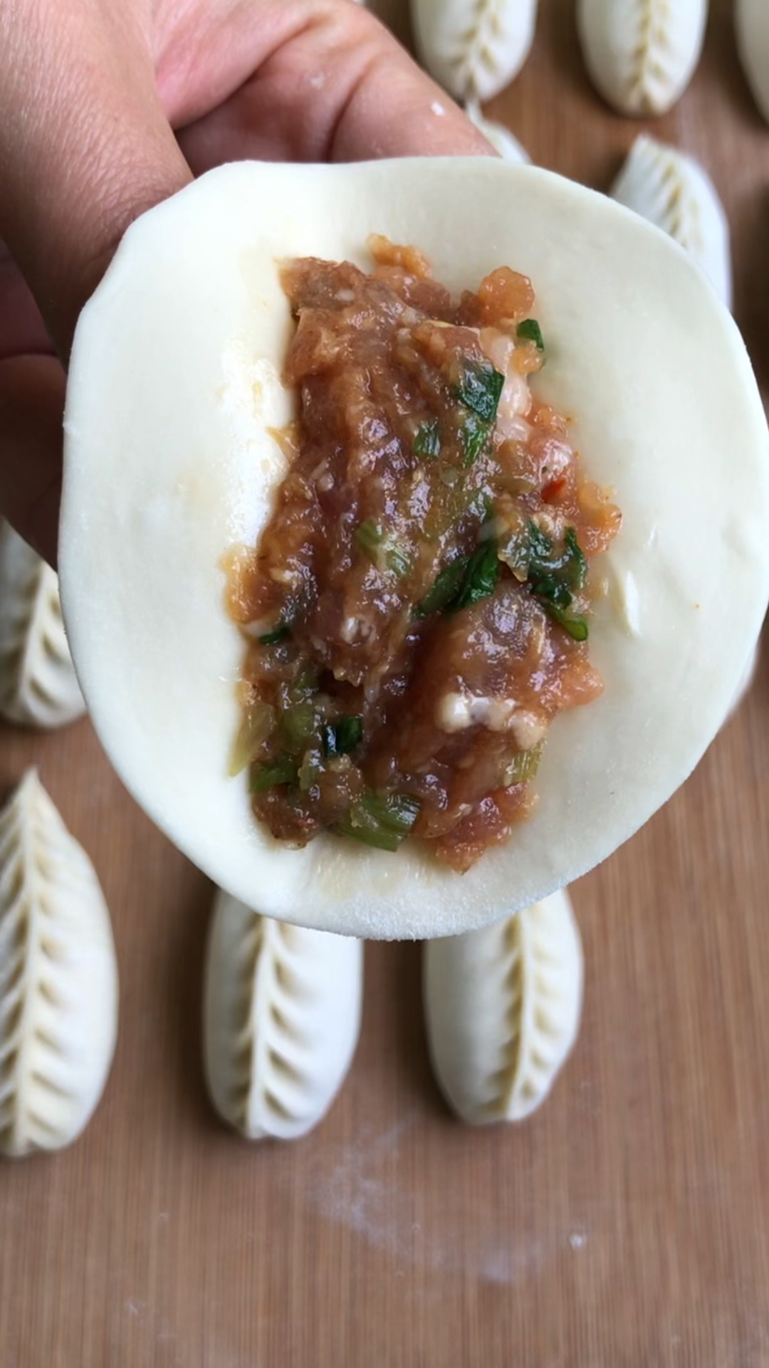 月牙饺包饺子手法慢动作视频