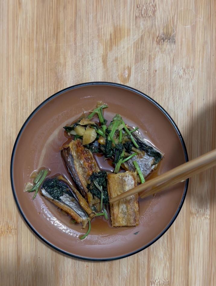 鳗鱼干怎么做好吃,像我这样炒紫苏,简单好吃