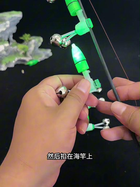 用它海竿伐竿钓鱼夹得夹狂甩不掉白天夜晚灯光声音双提醒 不会让你错失每一个上鱼信号#618省