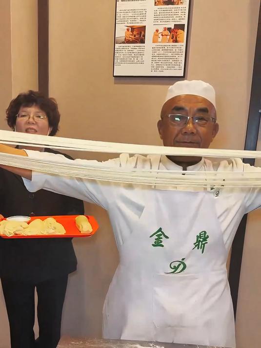 兰州698的牛肉拉面 非遗项目师傅现拉现做 情绪价值拉满！