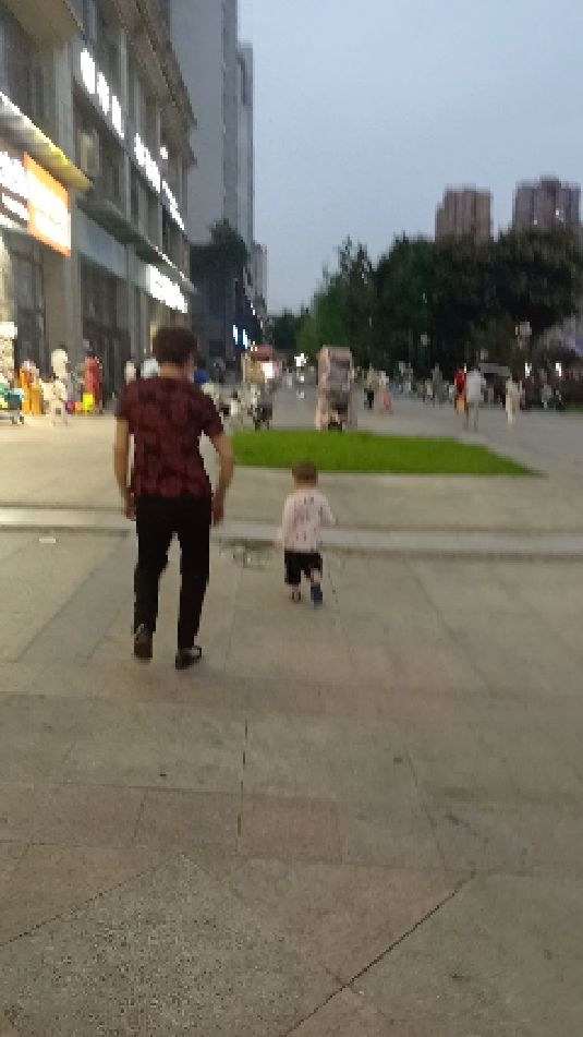 煮了个番茄蛋汤,2个娃娃都爱喝,幺女说太绝了