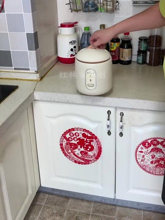 智能电饭煲太适合家里一到三个人用了,煮饭煲粥煮汤涮火锅都可以