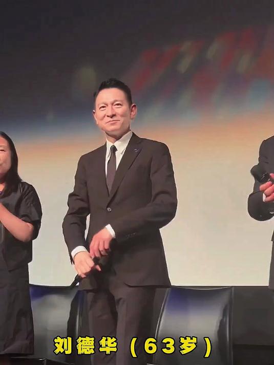 惊爆!8位男明星穿西服霸气出场,气场碾压全场!