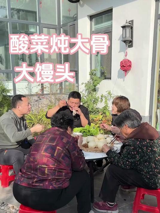 北方农村的冬季腌咸菜,再来个酸菜炖大骨,真香啊#优质视频激励计划#