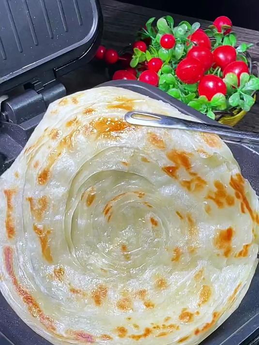 一斤面做了8张手抓饼,做好的饼皮可以放冰箱冷冻,能吃一个星期