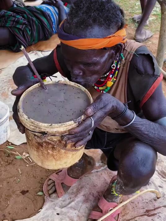 非洲原始部落的早餐绿豆粥