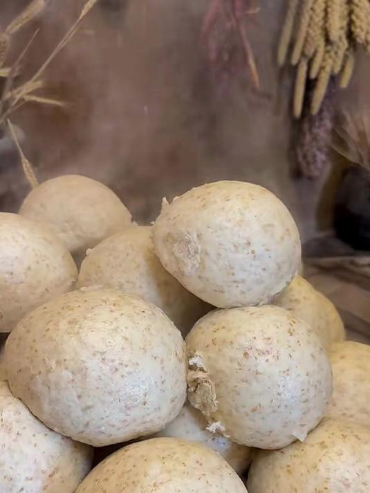 还记得儿时的石磨面粉吗,怎么做都好吃,满满麦香味