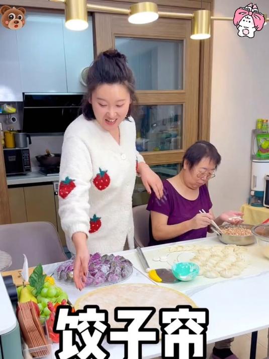包饺子不粘面,饺子托盘少不了,光洁如新,轻松包饺子