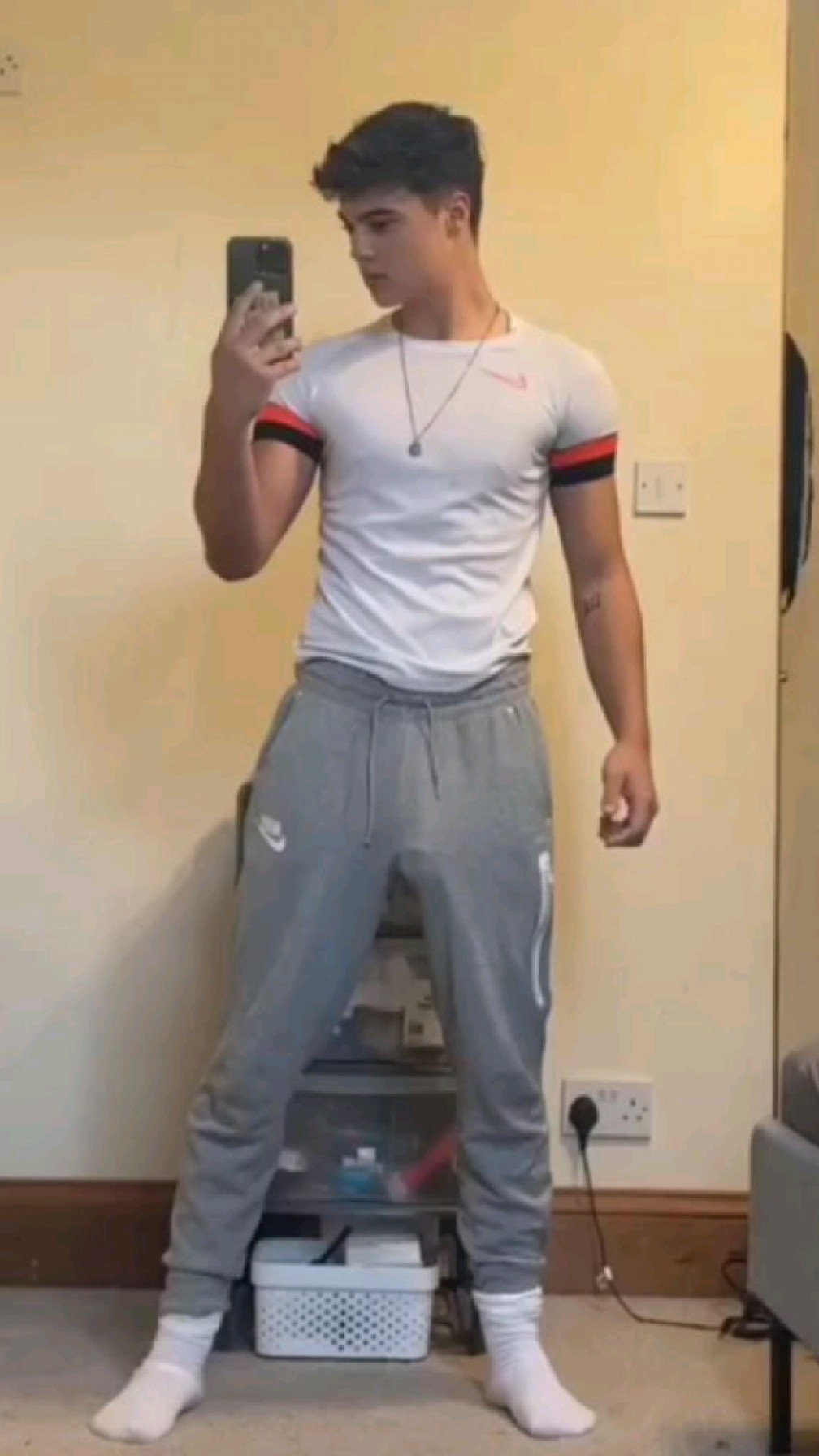 体育系小哥健身结束后的自拍 #肌肉男