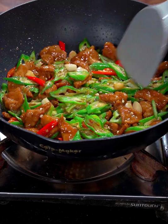 秋葵炒肉片！