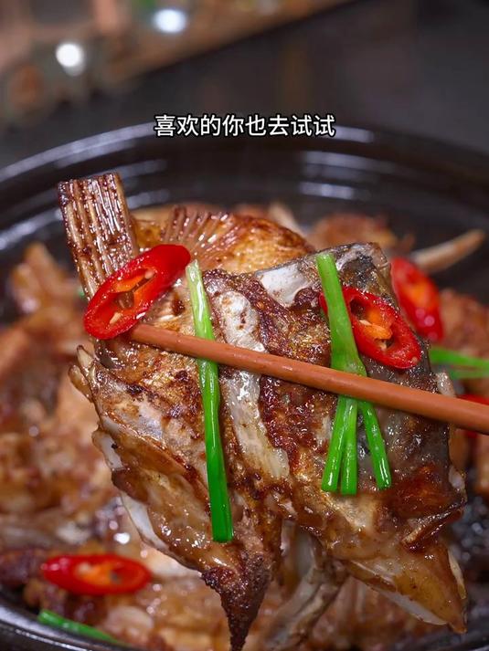 一滴水不用加的砂锅焗鱼头,真的太香啦