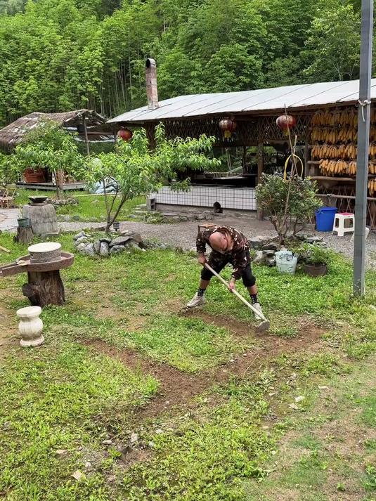 修了个面包窑，还得靠我的瓦匠爸爸