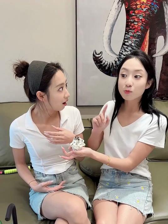 给我的双胞胎姐姐秘制一个小蛋糕,看看她吃着香不香