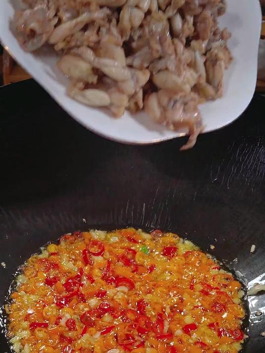 今天辣椒放少了,越辣越享受,越辣越美味