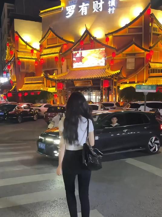 罗有财酥不腻烤鸭！