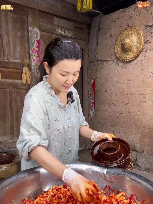 剁椒生姜片湖南特产老坛酸辣嫩姜农家剁辣椒酸辣子姜下饭菜腌制