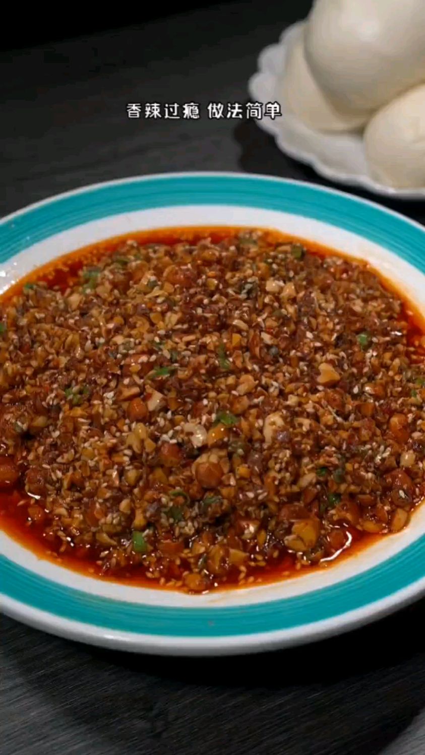 花生辣椒酱在家像我这样做,香辣过瘾,做法简单,夹肉、拌饭都好吃。