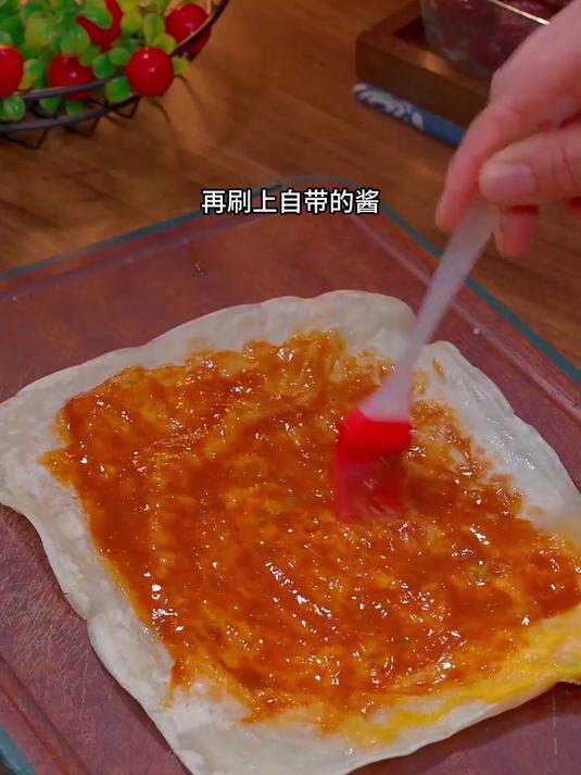 现烙鸡蛋灌饼，饼皮有嚼劲，蛋够香