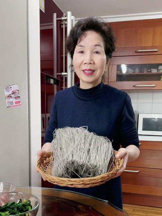婆婆今天做正宗韩式炒杂菜